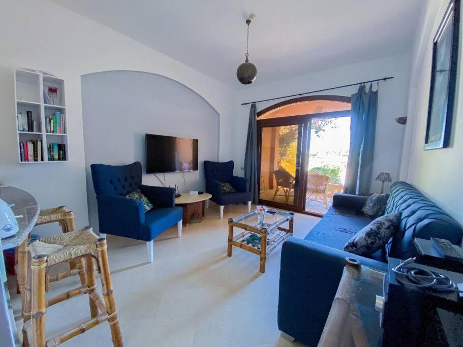 1-br In Westgolf With Terrace And Pool Apartmán